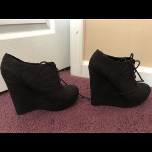 Black wedge heels